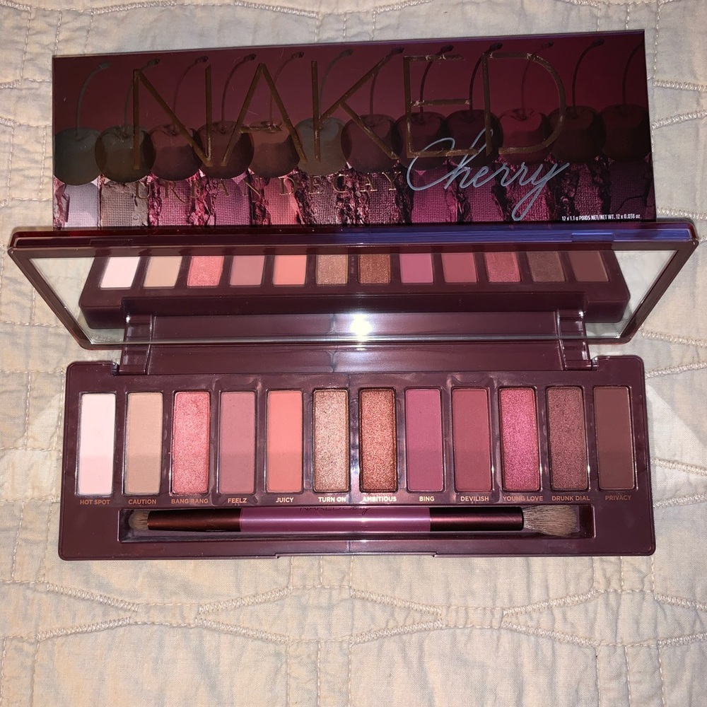 Urban Decay Naked Cherry 🍒 palette
